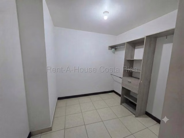 Casa adosada Ulloa Heredia: 3 hab, 2.5 baños, 4 parqueos, 2 terrazas - Imagen 3