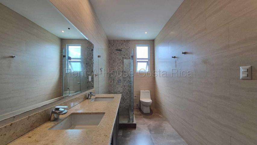 Venta de Casa en Piedades de Santa Ana.  - Imagen 6