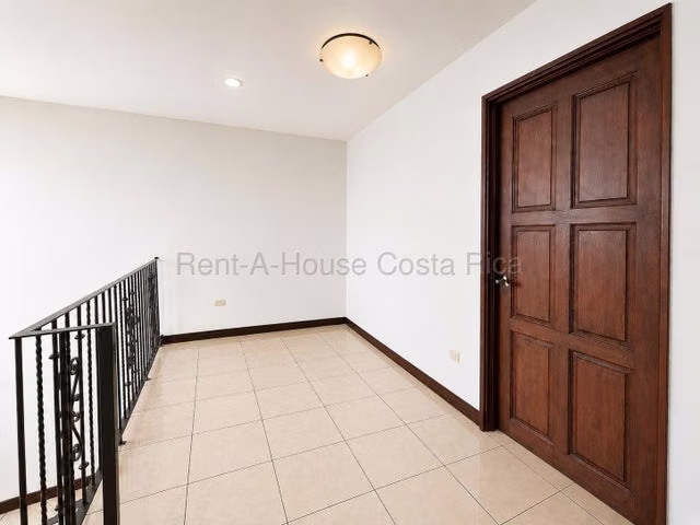 Casa adosada Ulloa Heredia: 3 hab, 2.5 baños, 4 parqueos, 2 terrazas - Imagen 7