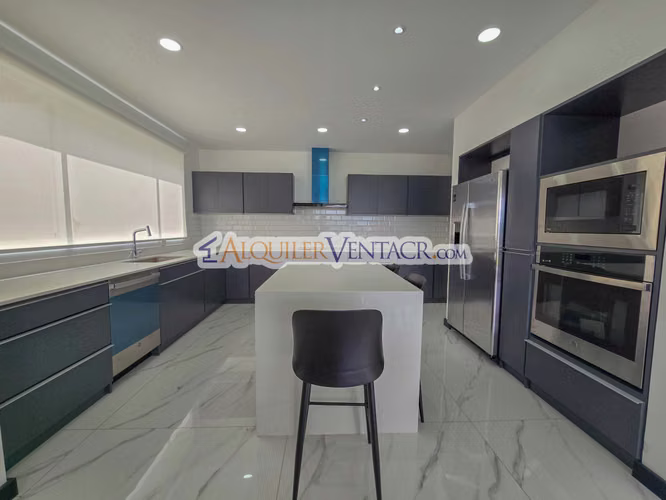 CONDO AMUEBLADO DE 305 M2 CON 546 M2 DE LOTE EN GUACHIPELIN ESCAZU - Imagen 2