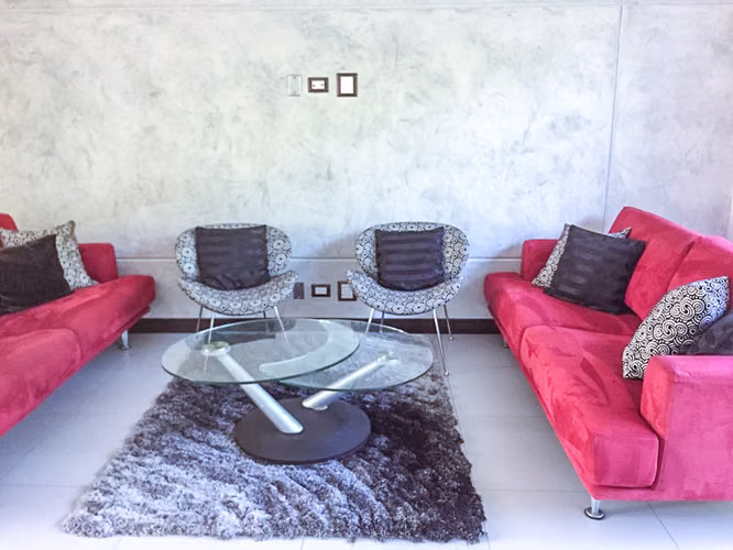 Lindora Santa Ana! Condo contemporáneo amueblado con jardín - Imagen 12