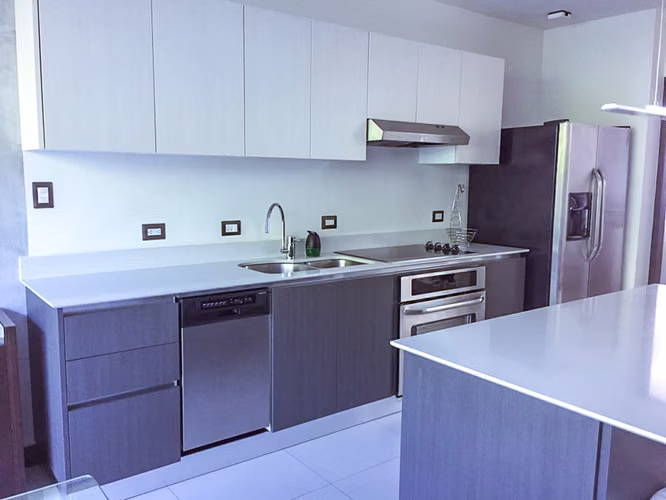 Lindora Santa Ana! Condo contemporáneo amueblado con jardín - Imagen 15
