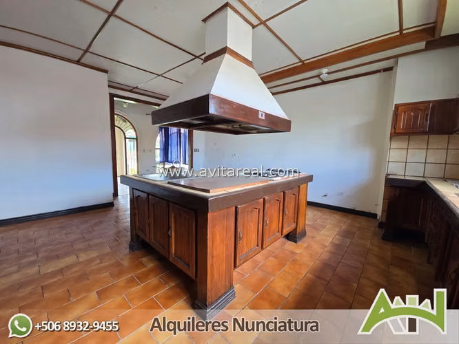 Propiedad multi habitacional en La Uruca