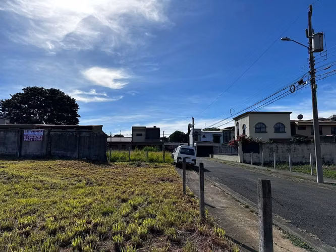 VENTA DE PROPIEDAD CON USO DE SUELO PARA APARTAMENTOS EN ALAJUELA