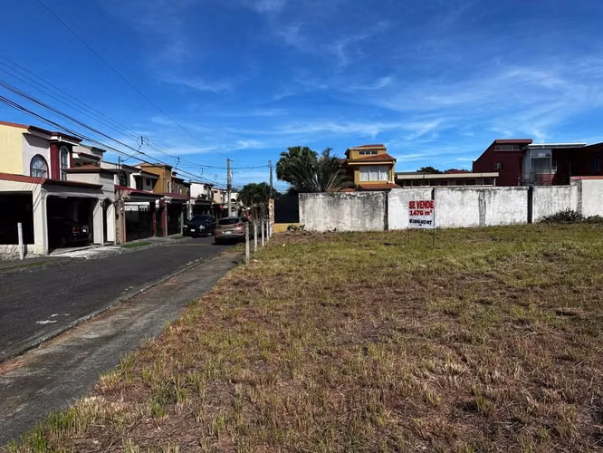 VENTA DE PROPIEDAD CON USO DE SUELO PARA APARTAMENTOS EN ALAJUELA