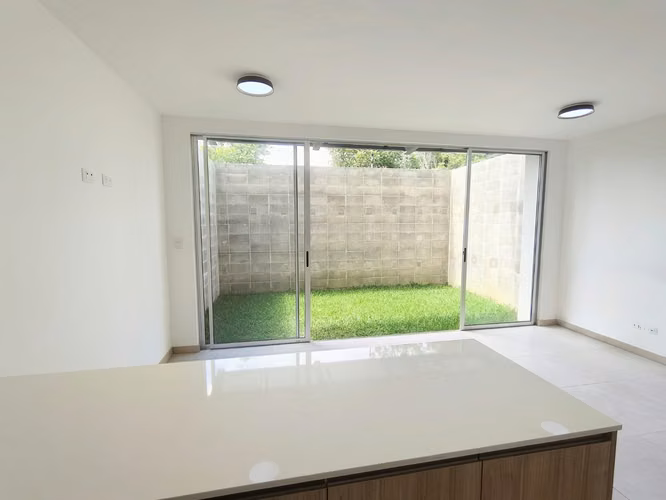 ALQUILO TOWNHOUSE EN SANTO DOMINGO - Imagen 8