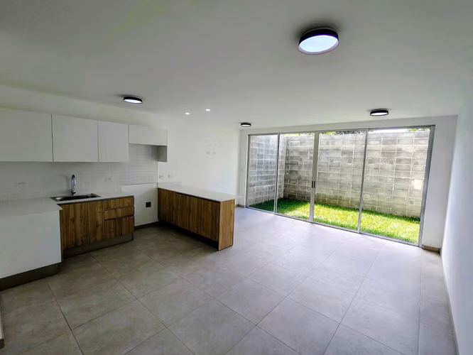 ALQUILO TOWNHOUSE EN SANTO DOMINGO - Imagen 2