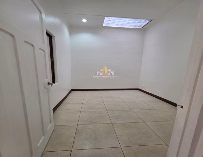  ¡OPORTUNIDAD CASA USO COMERCIAL PARA SU NEGOCIO EN BARRIO ESCALANTE! 