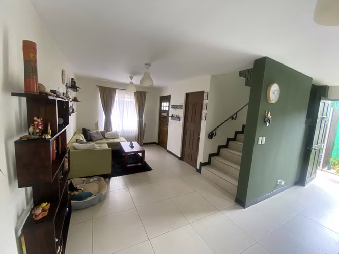 Casa pet friendly en condominio con jardín, terraza, piscina y seguridad 24/7 – 600.000