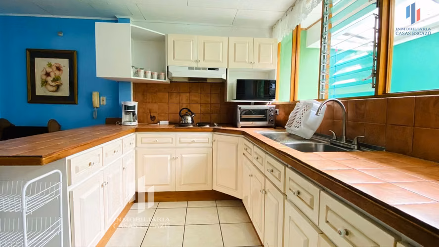 Apartamento Amueblado en Alquiler, San Rafael de Escazú, con Cable e Internet
