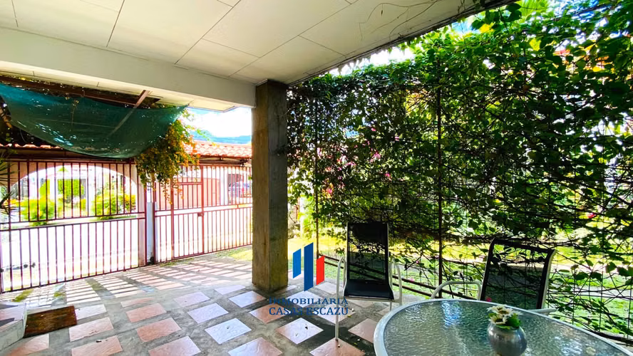 Apartamento Amueblado en Alquiler, San Rafael de Escazú, con Cable e Internet