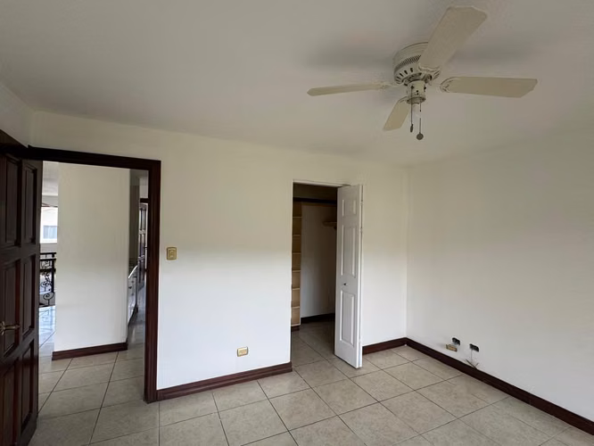 Casa en Condominio en Pozos – 3 Habitaciones + Cuarto de Servicio $2700