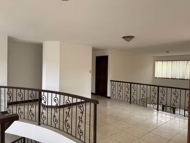 Casa en Condominio en Pozos – 3 Habitaciones + Cuarto de Servicio $2700