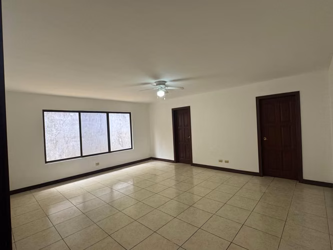 Casa en Condominio en Pozos – 3 Habitaciones + Cuarto de Servicio $2700