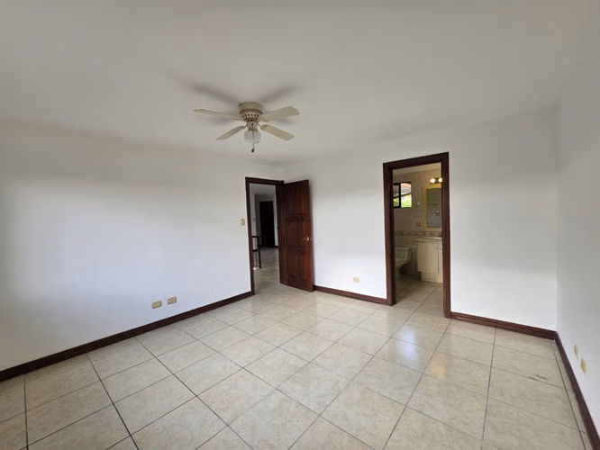 Amplia casa en Condominio –  Pozos, $2700 - Imagen 17