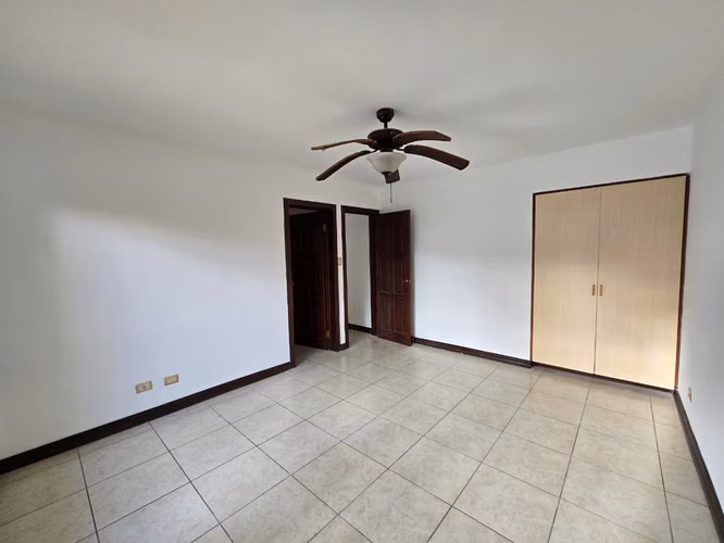 Amplia casa en Condominio –  Pozos, $2700 - Imagen 10