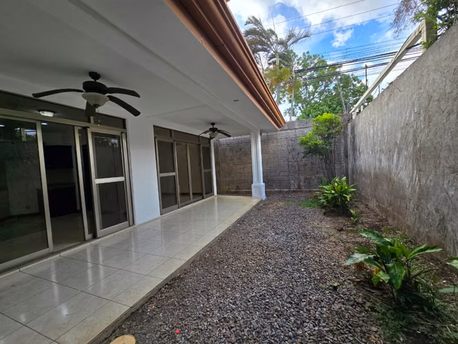 Amplia casa en Condominio –  Pozos, $2700 - Imagen 13