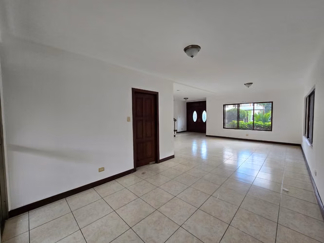 Amplia casa en Condominio –  Pozos, $2700 - Imagen 14