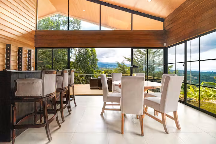 Exquisito refugio en la ladera de una montaña en Costa Rica con vistas panorámicas a la montaña. - Imagen 8