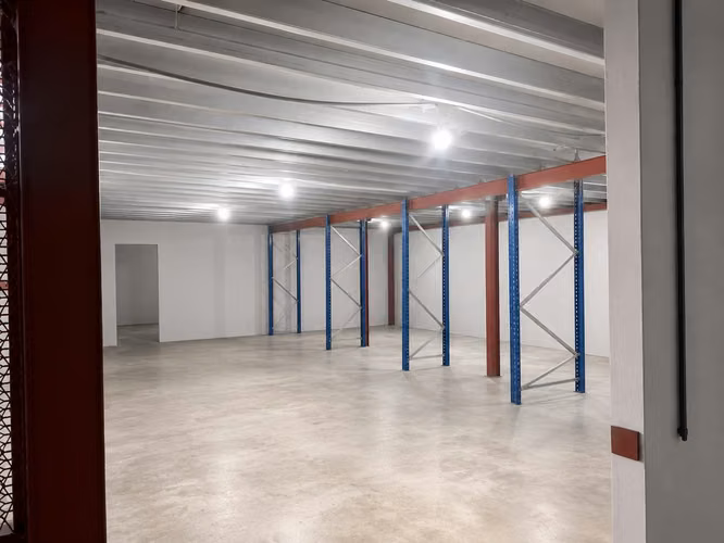 PROPIEDAD INDUSTRIAL CON DOS BODEGAS EN CARTAGO – FÁBRICA EN FUNCIONAMIENTO