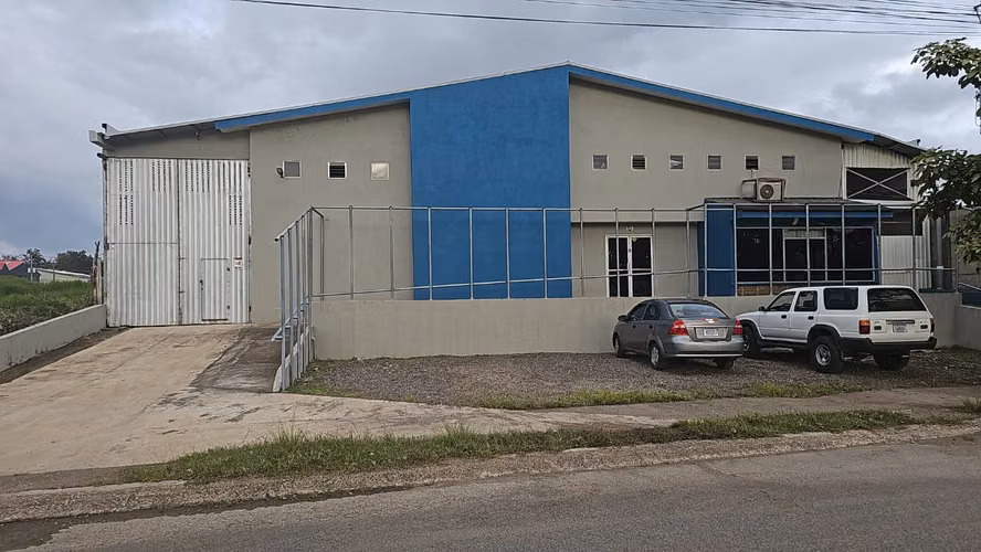 PROPIEDAD INDUSTRIAL CON DOS BODEGAS EN CARTAGO – FÁBRICA EN FUNCIONAMIENTO