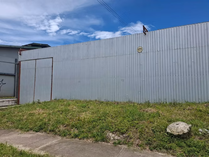 PROPIEDAD INDUSTRIAL CON DOS BODEGAS EN CARTAGO – FÁBRICA EN FUNCIONAMIENTO