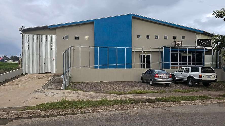 PROPIEDAD INDUSTRIAL CON DOS BODEGAS EN CARTAGO – FÁBRICA EN FUNCIONAMIENTO