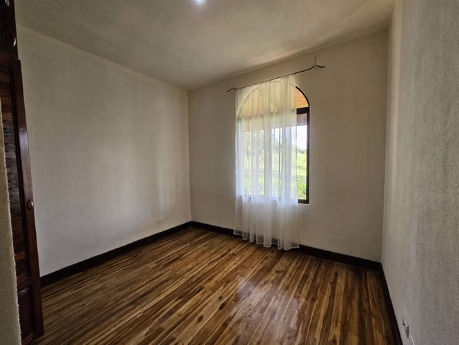 Bella Casa de Lujo en Residencial Zurquí Hills, Heredia - Imagen 18