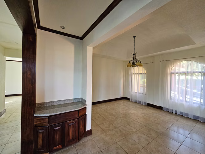 Bella Casa de Lujo en Residencial Zurquí Hills, Heredia - Imagen 3