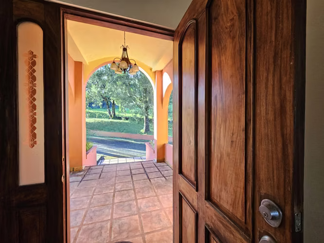 Bella Casa de Lujo en Residencial Zurquí Hills, Heredia - Imagen 5