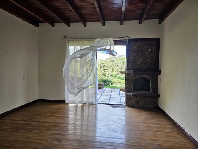 Bella Casa de Lujo en Residencial Zurquí Hills, Heredia - Imagen 12