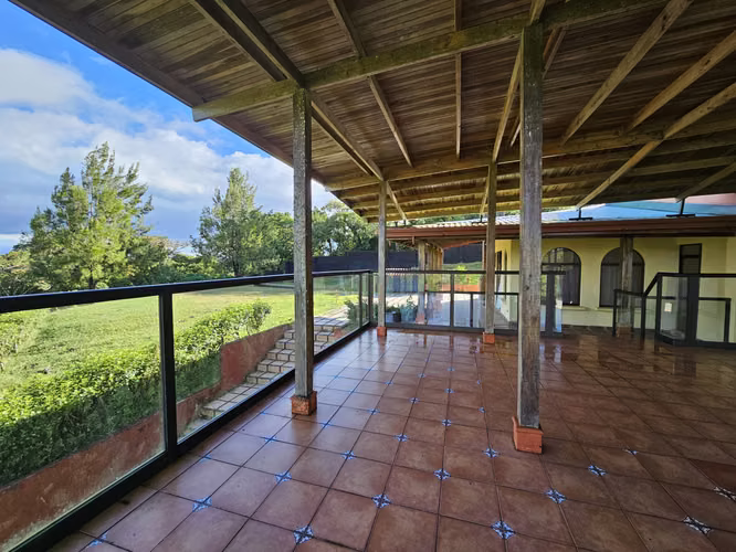 Bella Casa de Lujo en Residencial Zurquí Hills, Heredia - Imagen 10