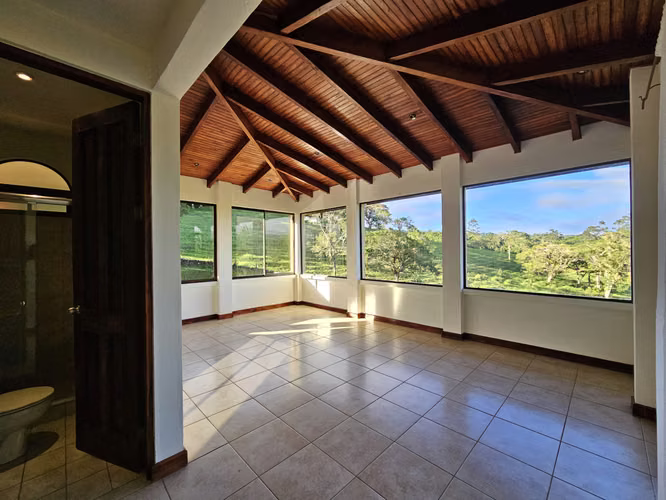 Bella Casa de Lujo en Residencial Zurquí Hills, Heredia - Imagen 9