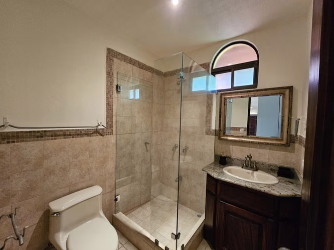 Bella Casa de Lujo en Residencial Zurquí Hills, Heredia - Imagen 17