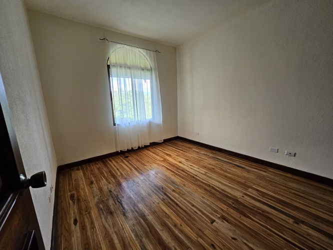 Bella Casa de Lujo en Residencial Zurquí Hills, Heredia - Imagen 16