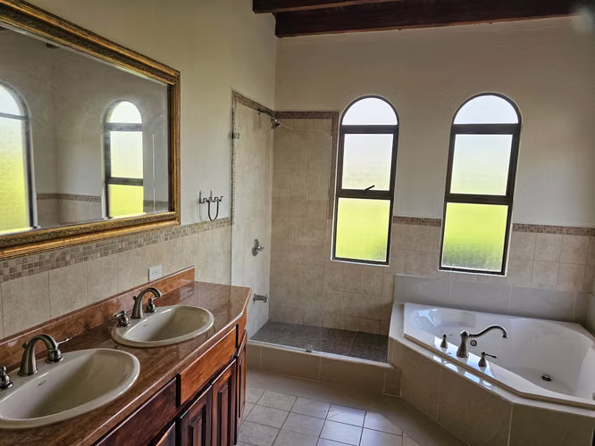 Bella Casa de Lujo en Residencial Zurquí Hills, Heredia - Imagen 13