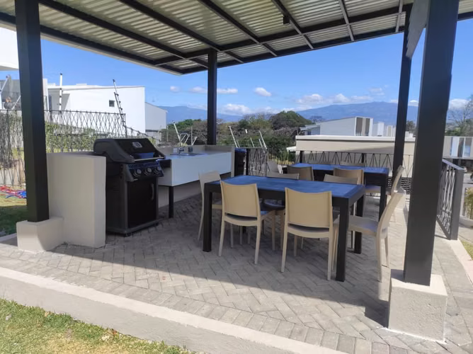 Casa Esquinera en Alquiler | Vistas de Santa Ana – Río Oro - Imagen 17
