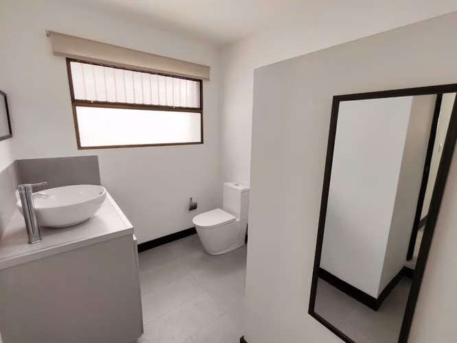 Se alquila apartamento en Guachipelín Norte de Escazú. - Imagen 12
