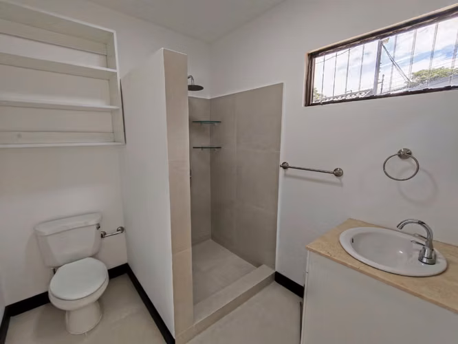 Se alquila apartamento en Guachipelín Norte de Escazú. - Imagen 8