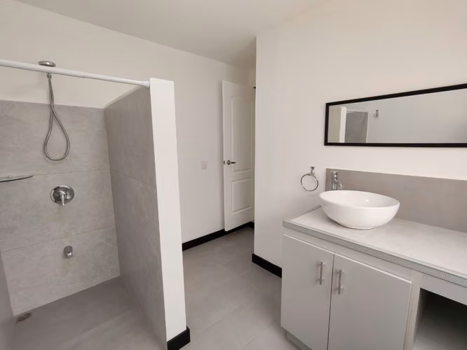 Se alquila apartamento en Guachipelín Norte de Escazú. - Imagen 13