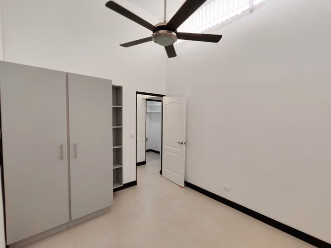 Se alquila apartamento en Guachipelín Norte de Escazú. - Imagen 11