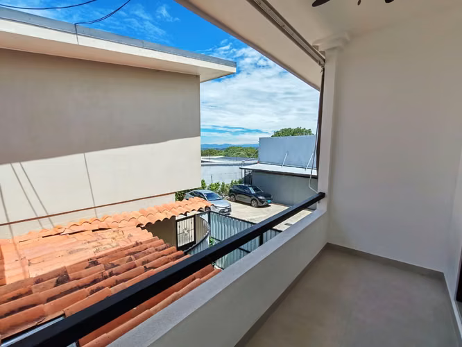 Se alquila apartamento en Guachipelín Norte de Escazú. - Imagen 4
