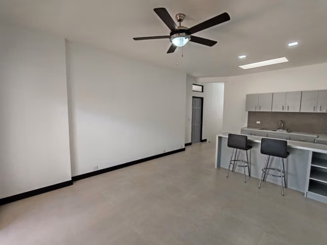 Se alquila apartamento en Guachipelín Norte de Escazú. - Imagen 3