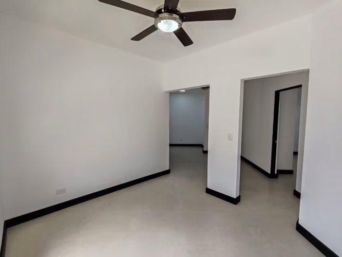 Se alquila apartamento en Guachipelín Norte de Escazú.