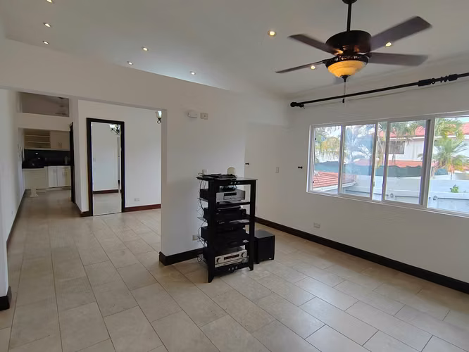 Casa en alquiler en Escazú con apartamento independiente - Imagen 3