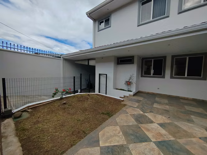 Casa en alquiler en Escazú con apartamento independiente - Imagen 4