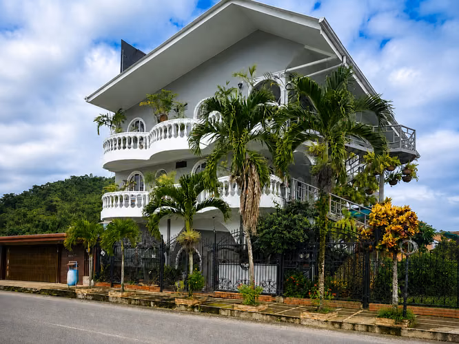 HOTEL LE PRISS INN EN VENTA – OPORTUNIDAD DE INVERSIÓN EN QUEPOS