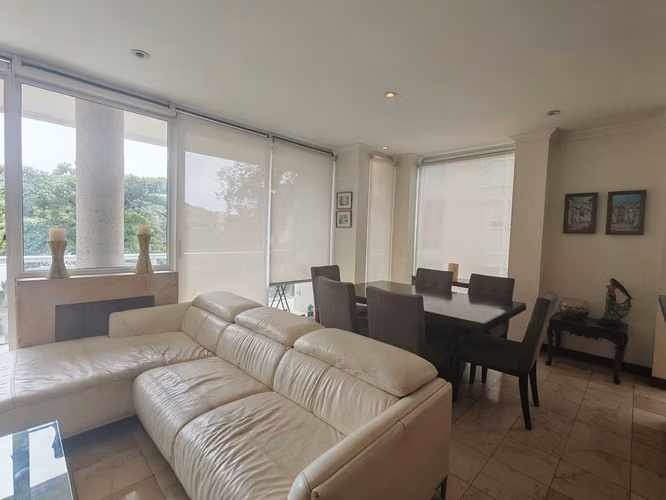 Condominio en alquiler en Escazú con amplia terraza y balcón
