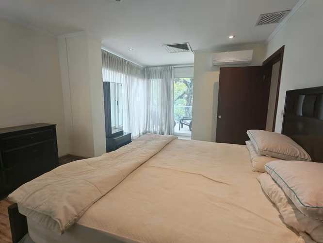 Condominio en alquiler en Escazú con amplia terraza y balcón