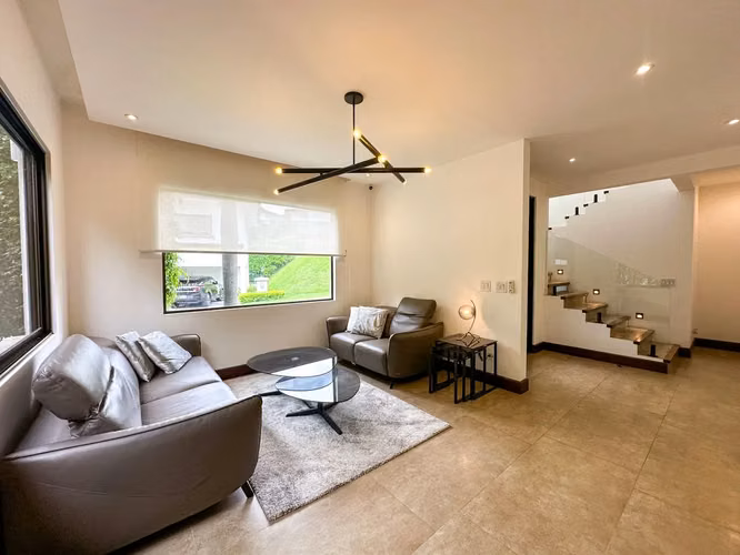 ALQUILER DE CASA EN CONDOMINIO LOMAS DEL VALLE AMUEBLADA 3690 - Imagen 1